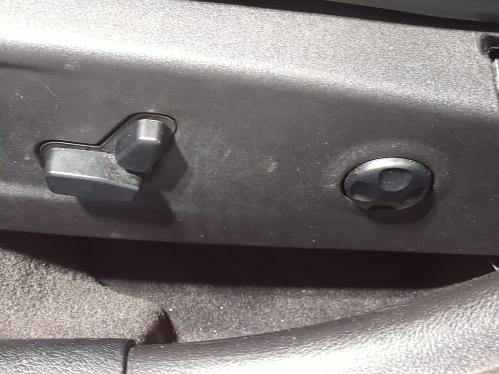 Thumbnail: 2017 Chrysler 300 - 31