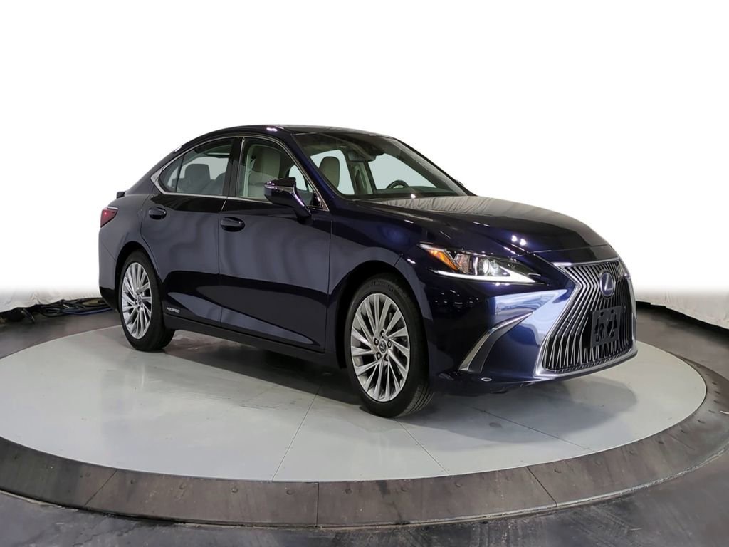 2019 Lexus ES 300h Luxury photo 2
