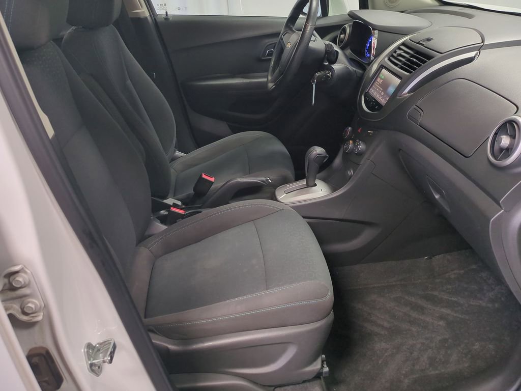 Thumbnail: 2016 Chevrolet Trax - 23