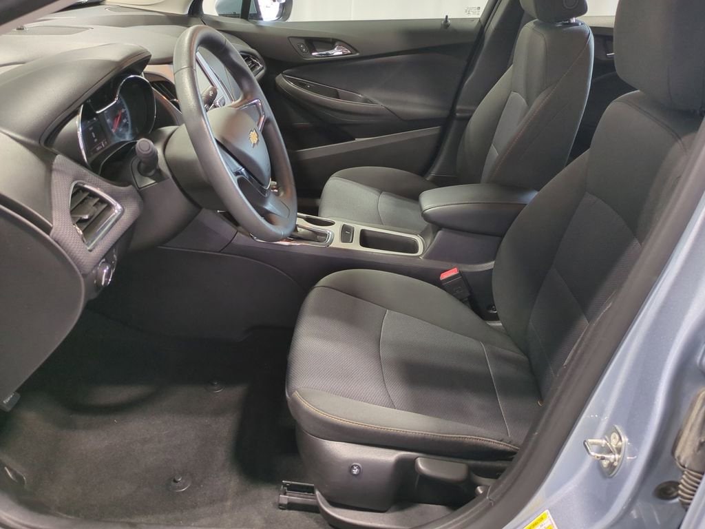 Thumbnail: 2017 Chevrolet Cruze - 15