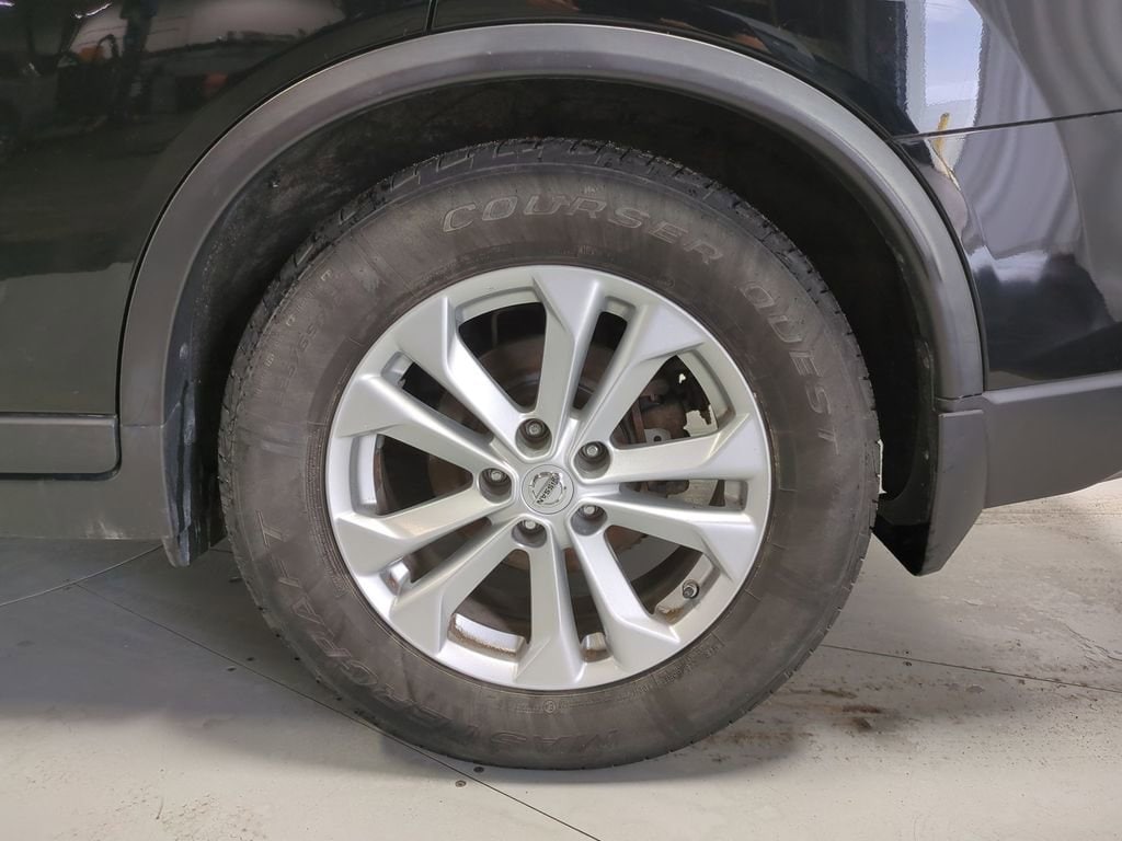 Thumbnail: 2015 Nissan Rogue - 16