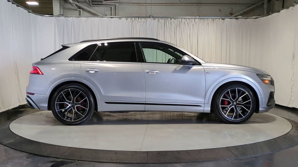 Thumbnail: 2022 Audi Q8 - 10