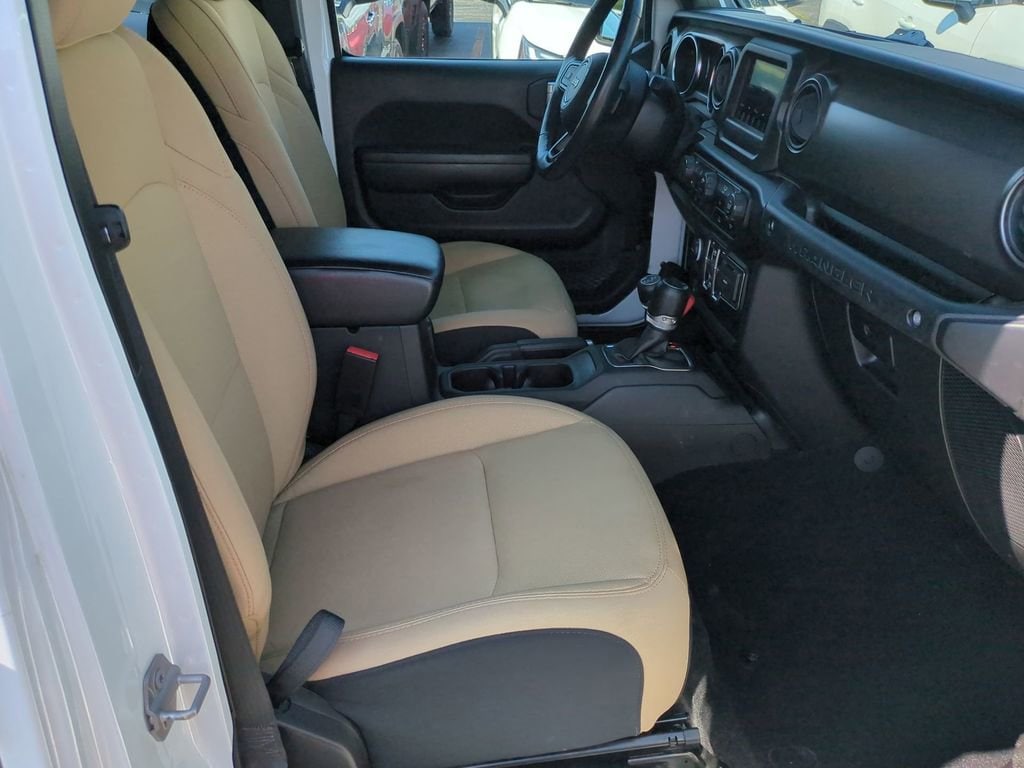 Thumbnail: 2022 Jeep Wrangler - 22