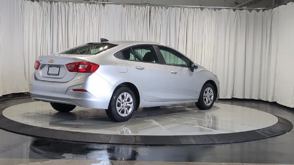 Thumbnail: 2019 Chevrolet Cruze - 10