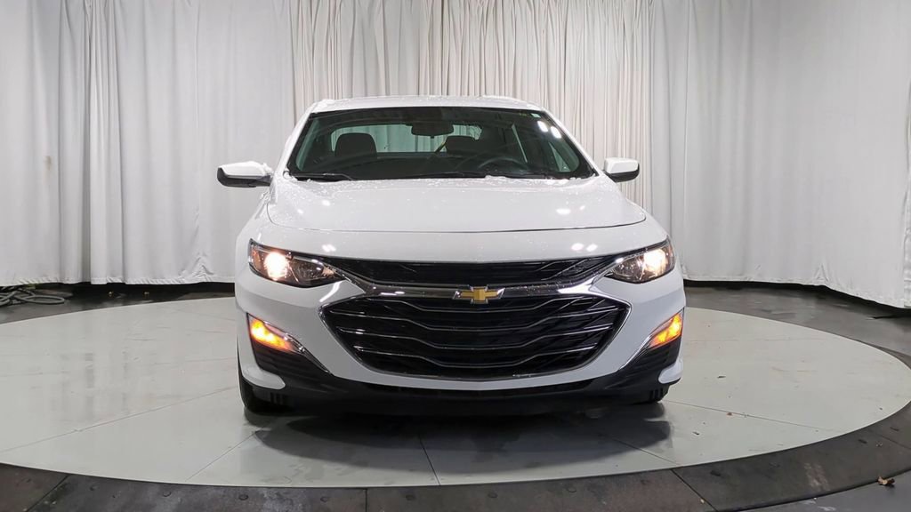 2022 Chevrolet Malibu LS photo 3