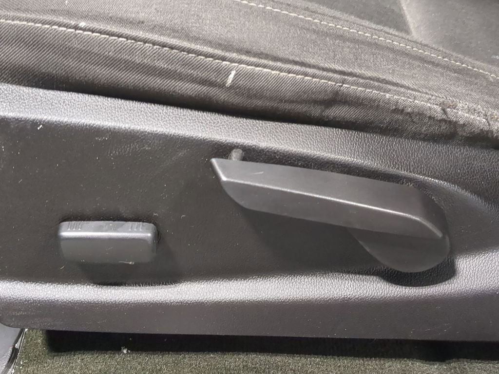 Thumbnail: 2016 GMC Canyon - 30