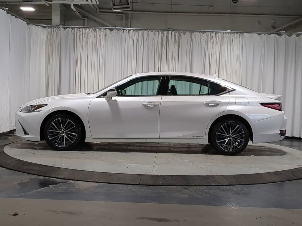 Thumbnail: 2022 Lexus ES - 14