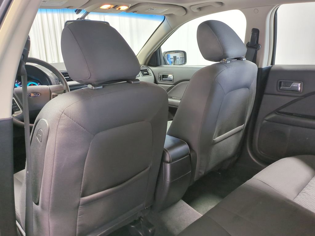 2010 Ford Fusion SE 18