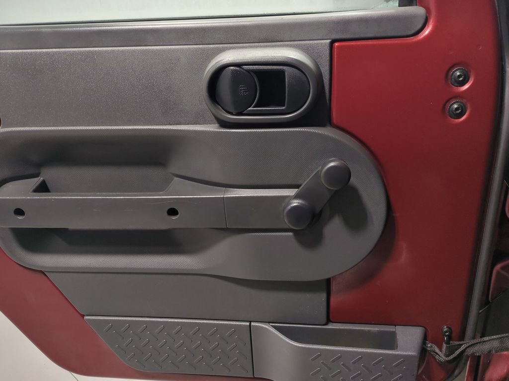 Thumbnail: 2010 Jeep Wrangler - 31