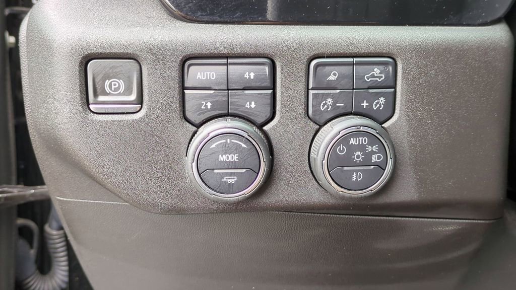 Thumbnail: 2023 Chevrolet Silverado 1500 - 17