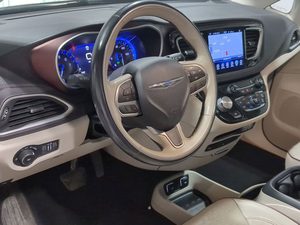 Thumbnail: 2017 Chrysler Pacifica - 12