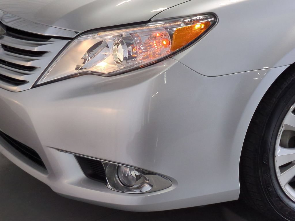 Thumbnail: 2011 Toyota Avalon - 14
