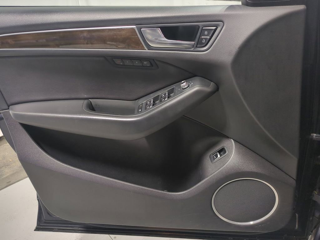 Thumbnail: 2016 Audi Q5 - 31