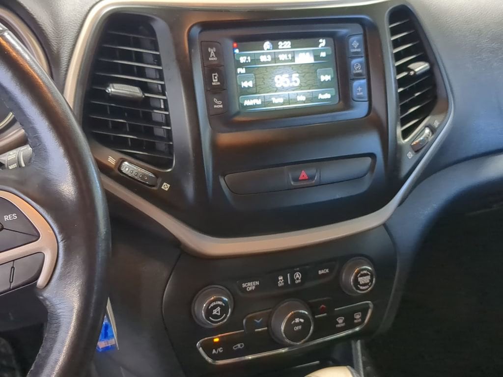 Thumbnail: 2016 Jeep Cherokee - 31