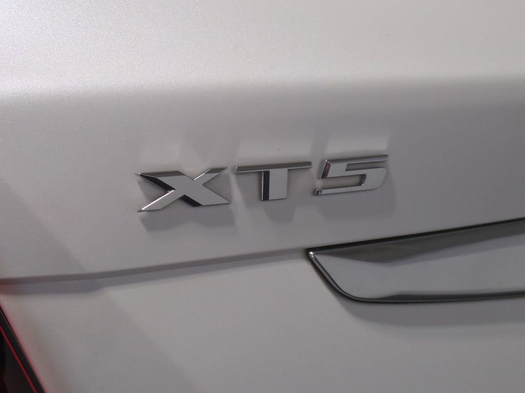 Thumbnail: 2023 Cadillac XT5 - 12