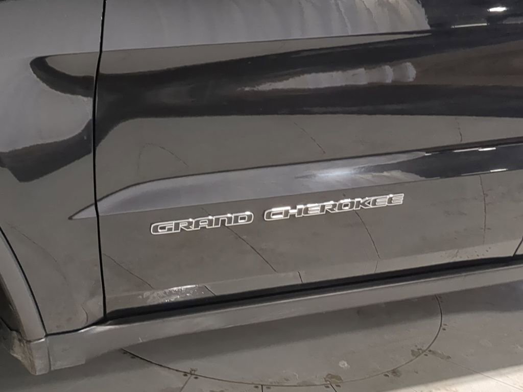 Thumbnail: 2020 Jeep Grand Cherokee - 24