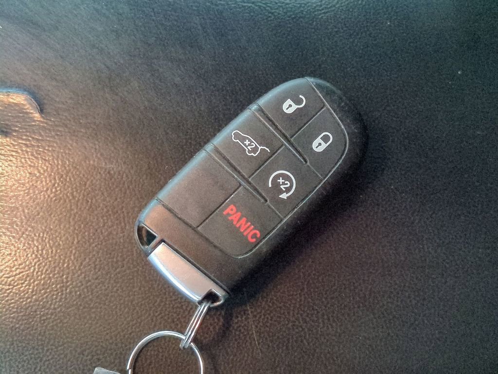 Thumbnail: 2015 Jeep Grand Cherokee - 37
