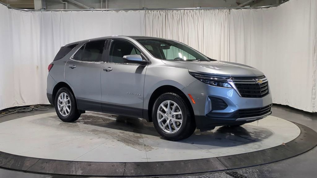 2023 Chevrolet Equinox LT photo 2