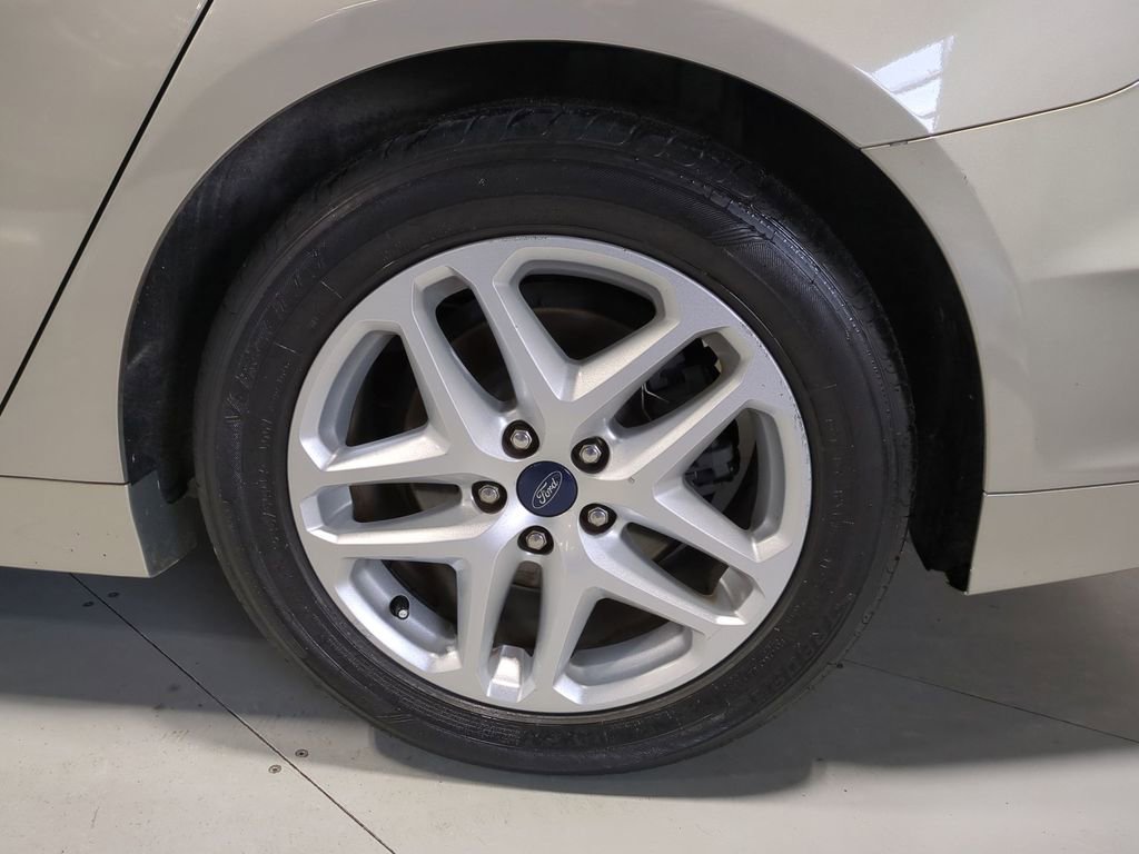 Thumbnail: 2015 Ford Fusion - 17