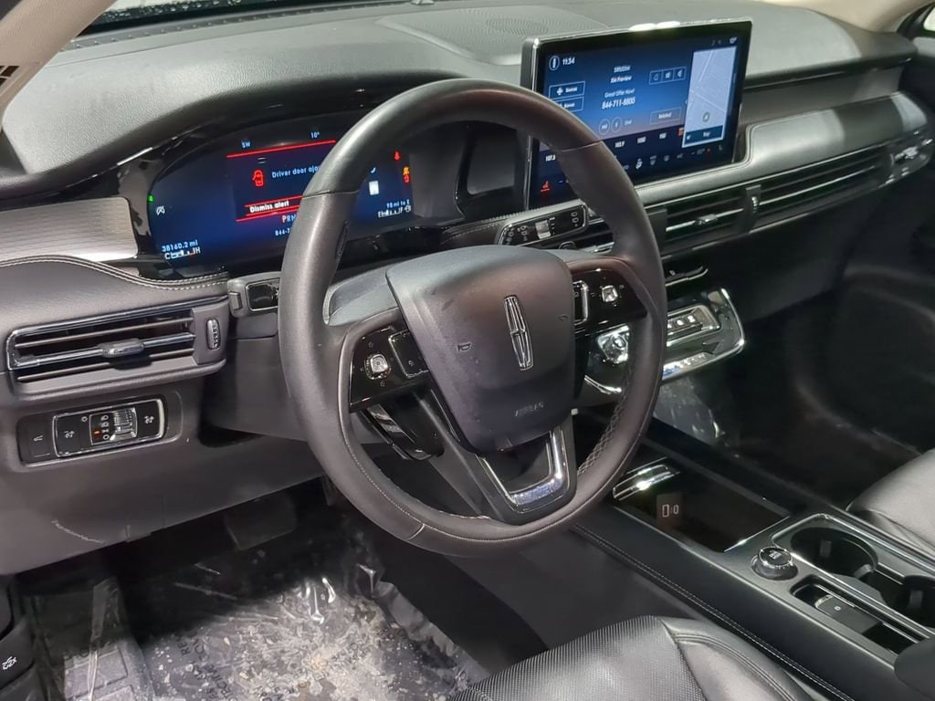 Thumbnail: 2023 Lincoln Corsair - 10