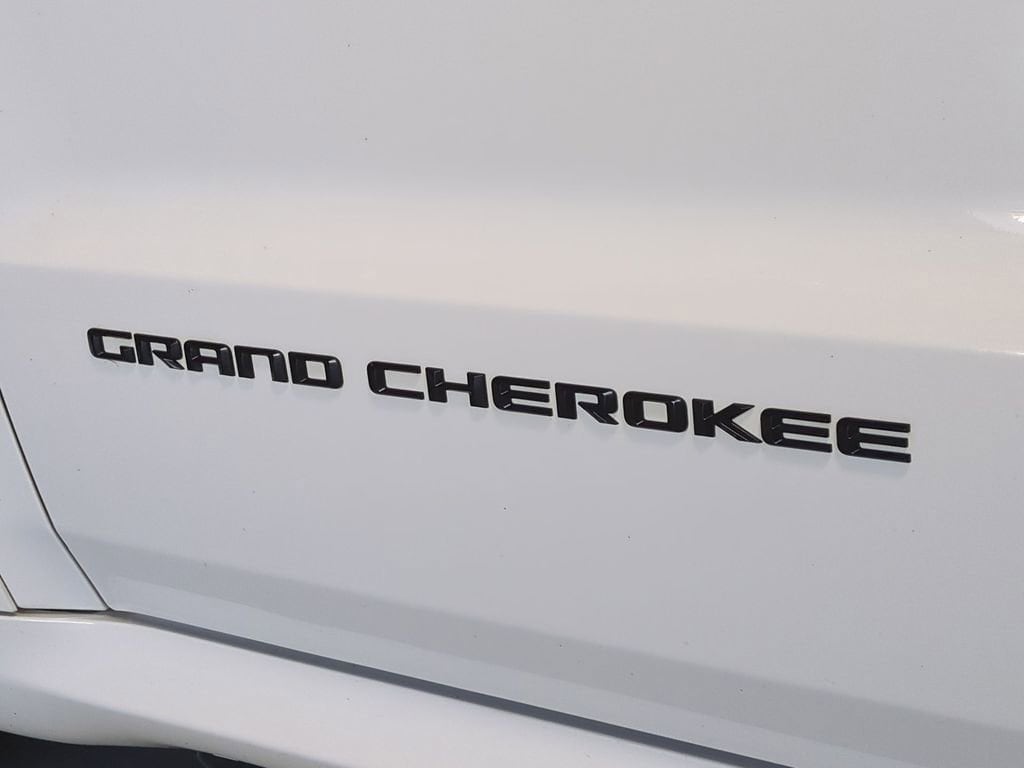 Thumbnail: 2015 Jeep Grand Cherokee - 15