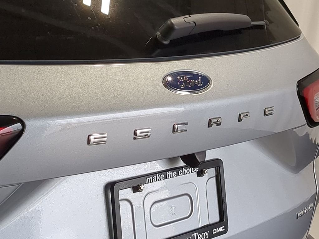 Thumbnail: 2023 Ford Escape - 15