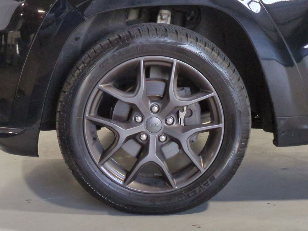 Thumbnail: 2020 Jeep Grand Cherokee - 17