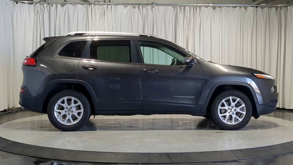 Thumbnail: 2016 Jeep Cherokee - 10