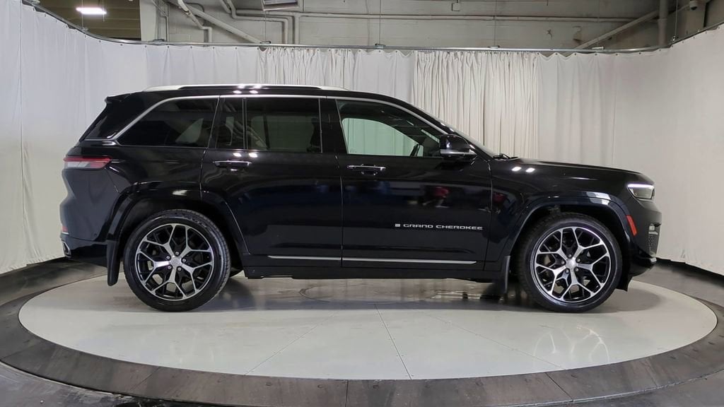 Thumbnail: 2022 Jeep Grand Cherokee - 11