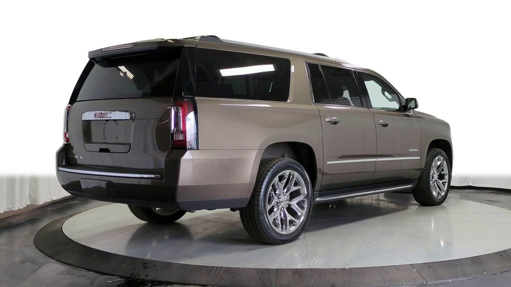 2016 GMC Yukon XL Denali 10