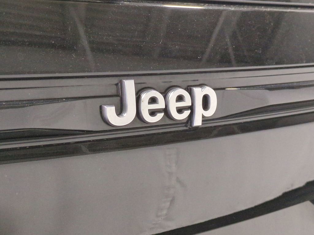 Thumbnail: 2022 Jeep Grand Cherokee - 14