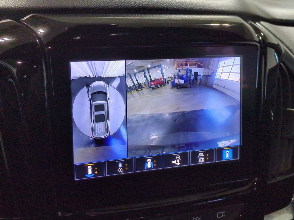 Thumbnail: 2023 Chevrolet Traverse - 30