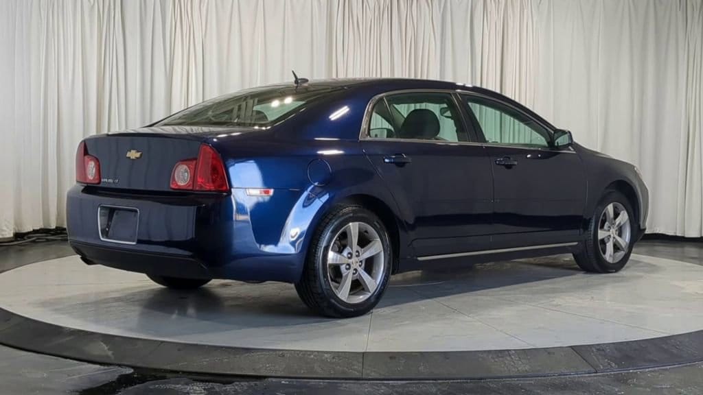Thumbnail: 2011 Chevrolet Malibu - 10