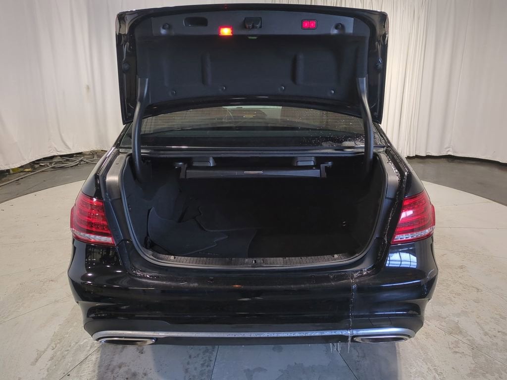 Thumbnail: 2016 Mercedes-Benz E-Class - 33