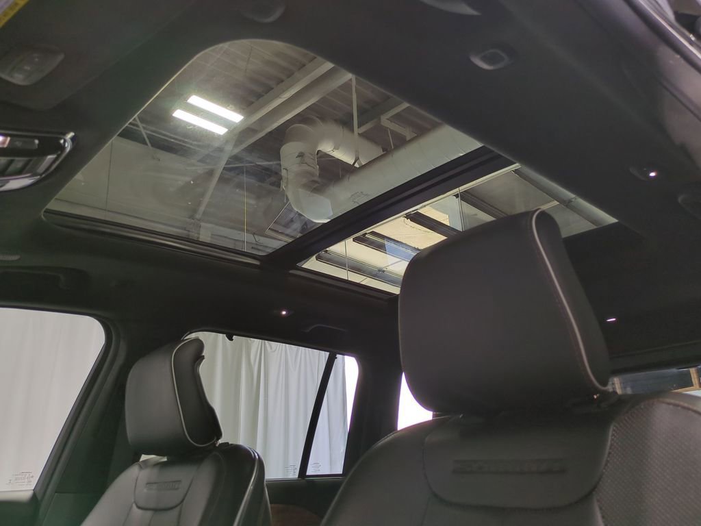 Thumbnail: 2022 Jeep Grand Cherokee - 21