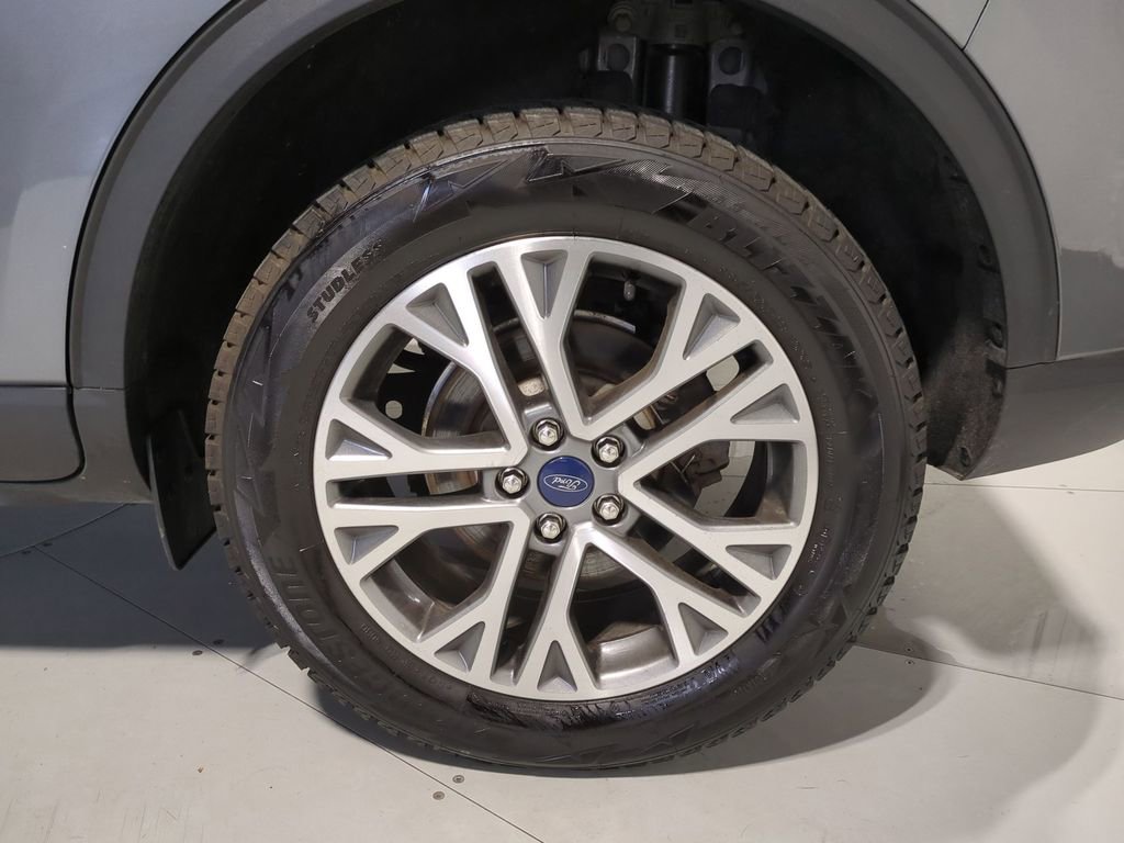 Thumbnail: 2022 Ford Escape - 16