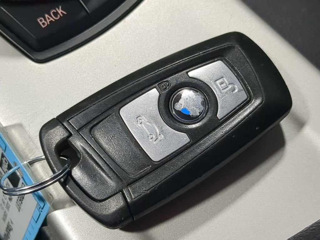 Thumbnail: 2014 BMW 3 Series - 38
