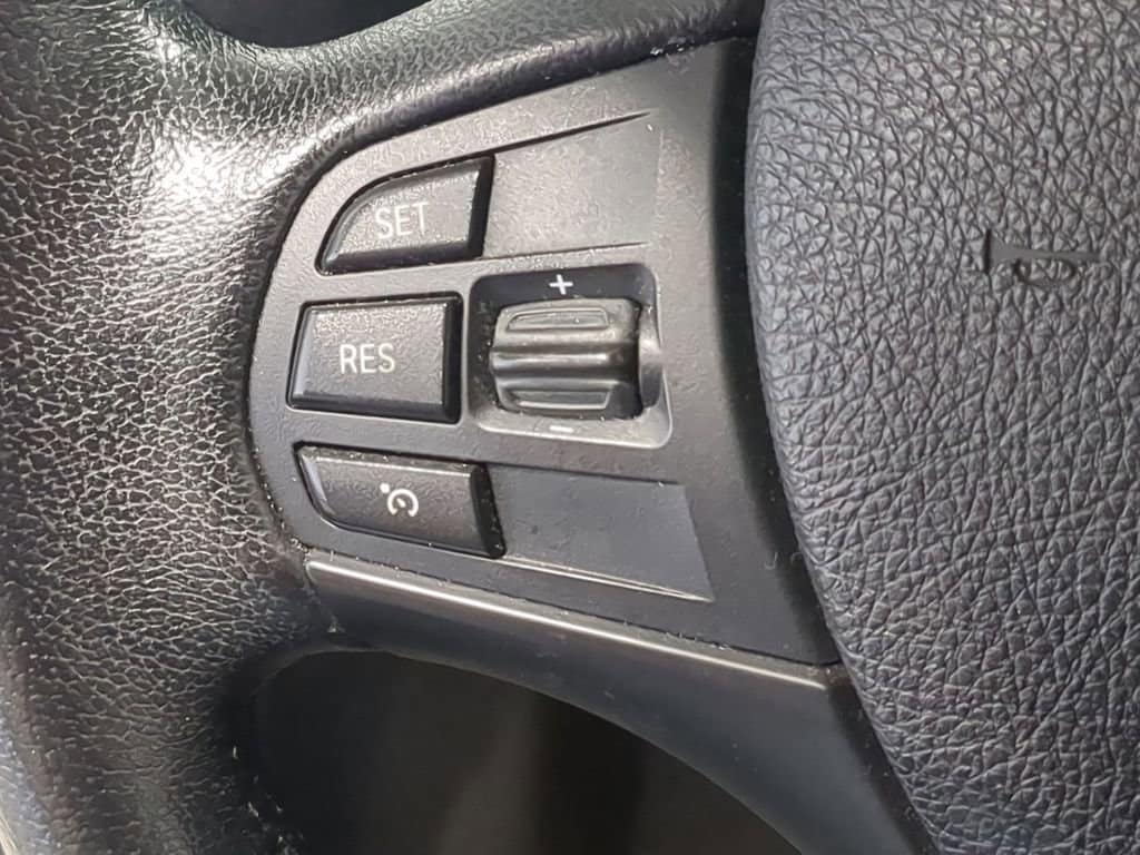 Thumbnail: 2013 BMW 3 Series - 30