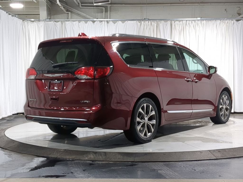 Thumbnail: 2017 Chrysler Pacifica - 17