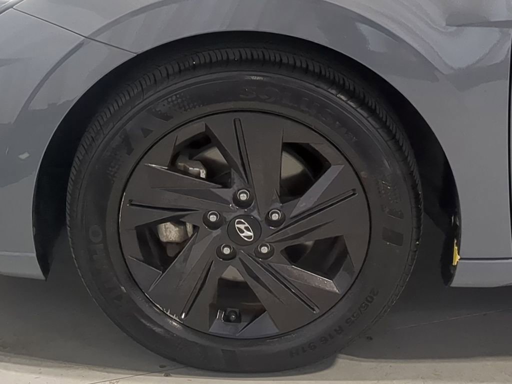 Thumbnail: 2021 Hyundai Elantra - 17