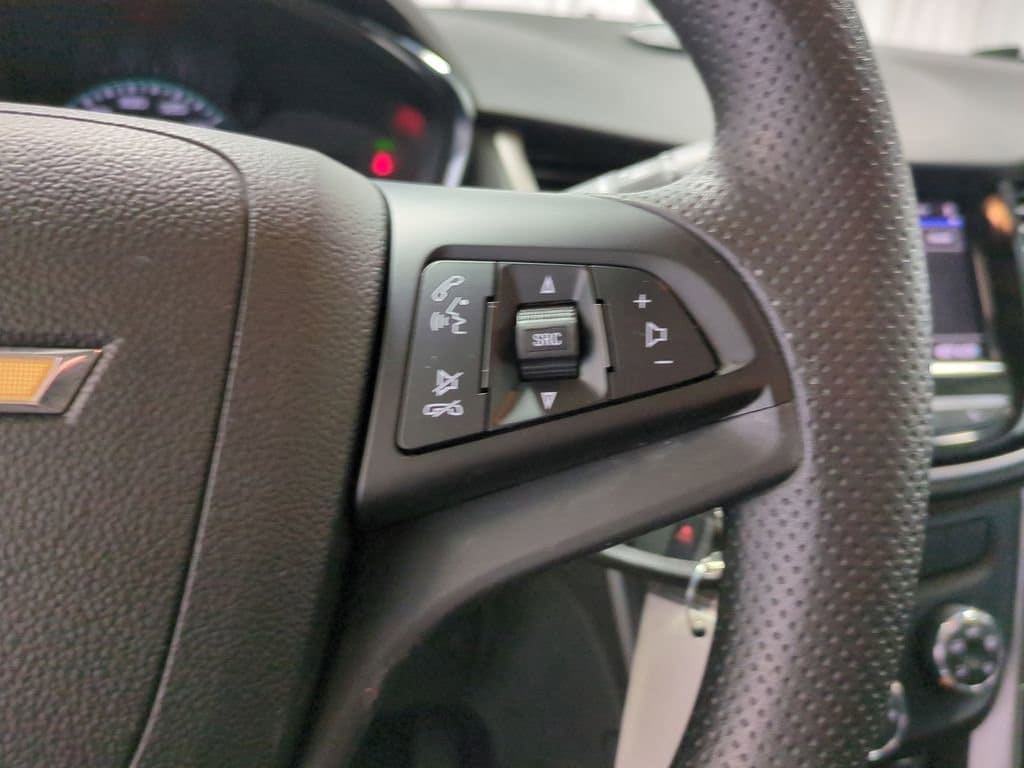 2020 Chevrolet Trax LS 26