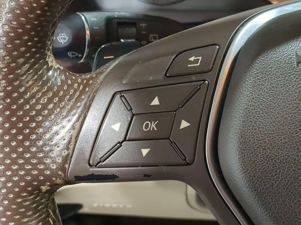 Thumbnail: 2015 Mercedes-Benz GLK - 37