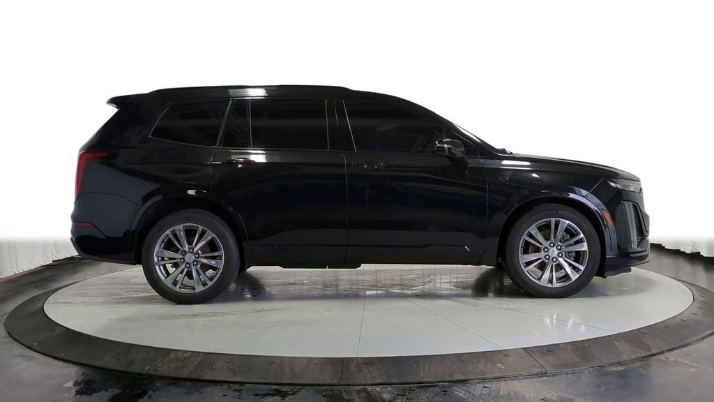 Thumbnail: 2021 Cadillac XT6 - 11