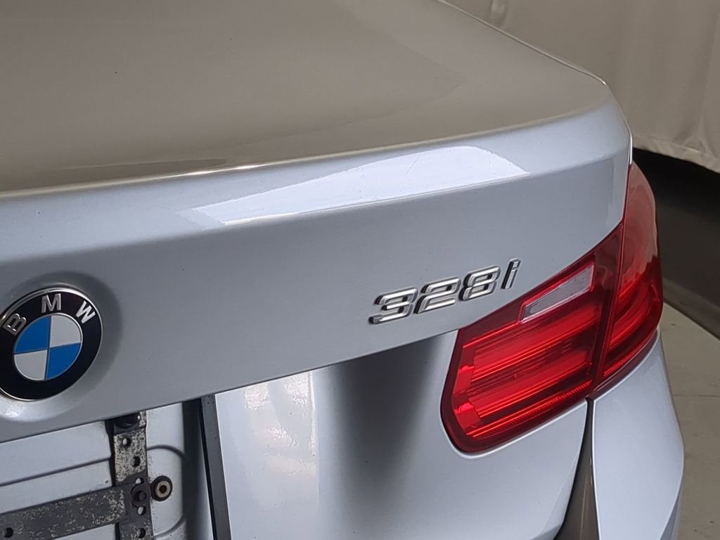 Thumbnail: 2013 BMW 3 Series - 16