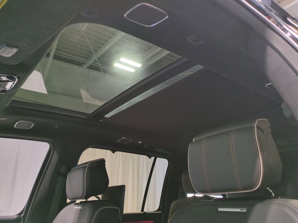 Thumbnail: 2023 Jeep Grand Wagoneer - 22