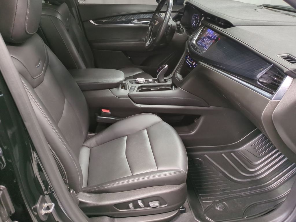 Thumbnail: 2021 Cadillac XT6 - 24