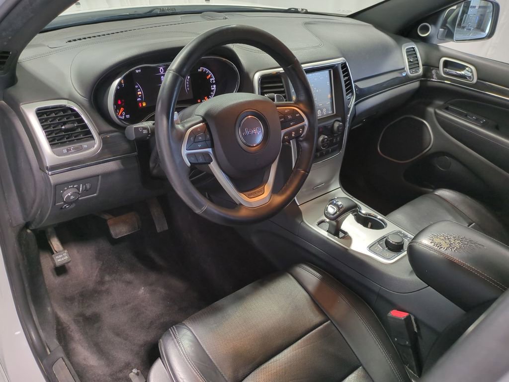 Thumbnail: 2015 Jeep Grand Cherokee - 12