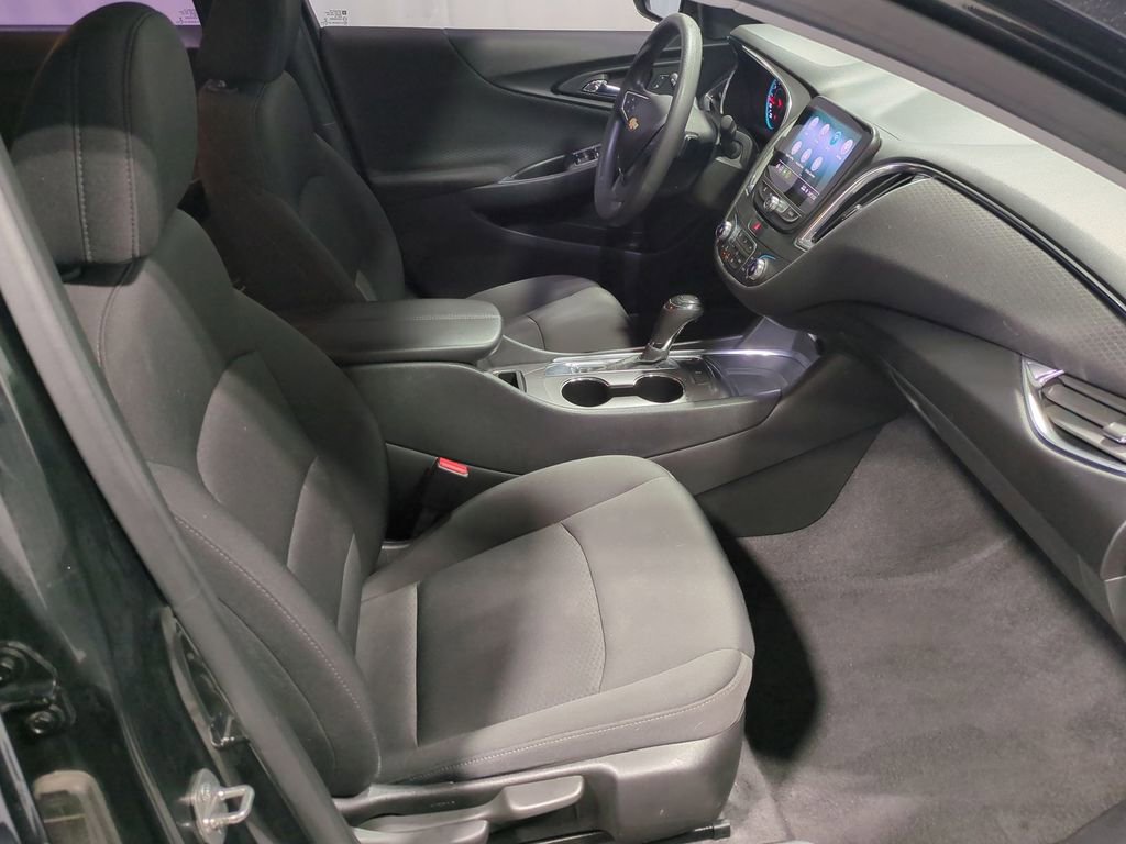 Thumbnail: 2019 Chevrolet Malibu - 25