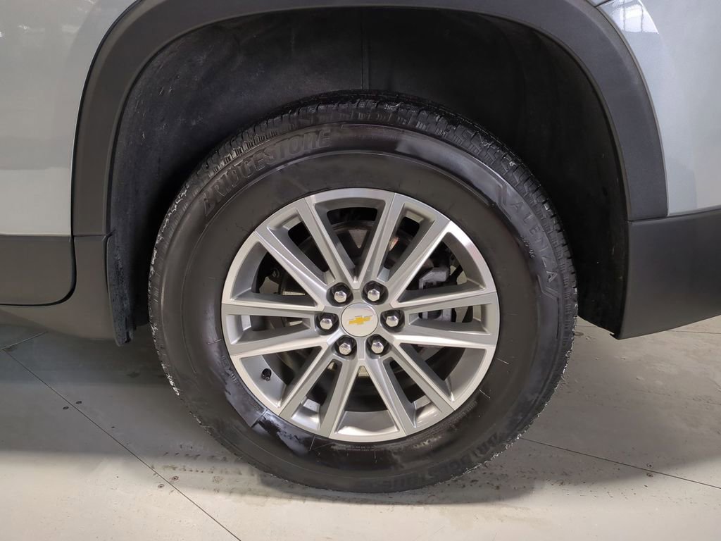 Thumbnail: 2023 Chevrolet Traverse - 14