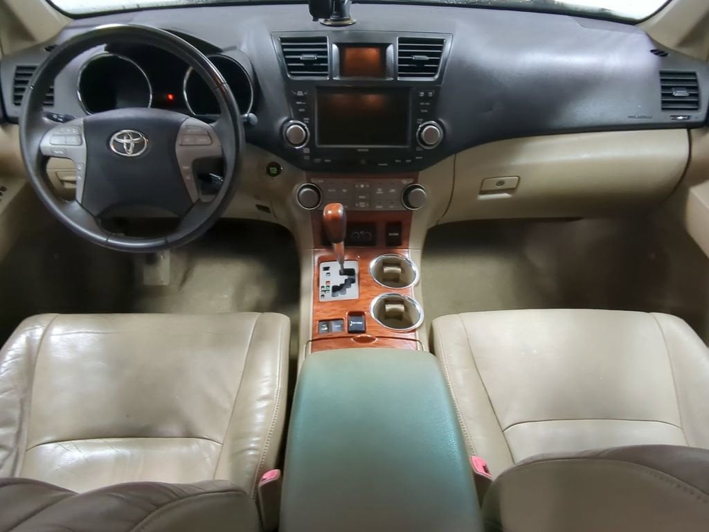 Thumbnail: 2010 Toyota Highlander - 26